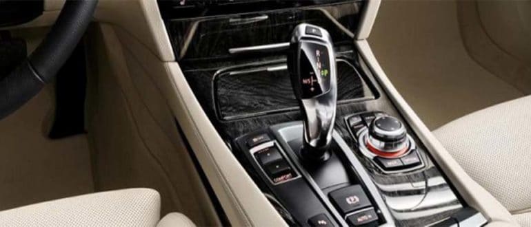 Интерьер салона автомобиля
